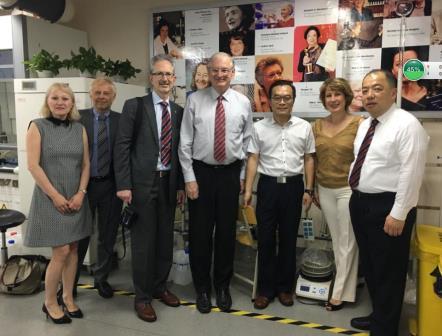 加拿大渥太华大学校长一行参观成人在线