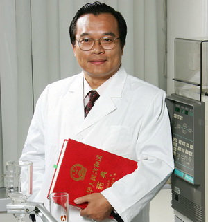 专注中药产学研三十余年:记成人在线
院长徐宏喜